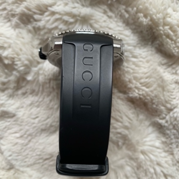 Gucci Dive Watch Quartz Mens - Picture 5 of 9